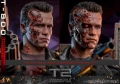 Hot Toys Terminator 2: Judgement Day DX46 T-800 Battle Damaged Version 2.0, снимка 3