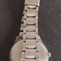 Метална верижка за дамски часовник Q/Q красив стилен дизайн 44840, снимка 8 - Каишки за часовници - 45381405