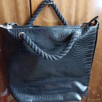 Два броя използвани дамски чанти.Голям размер ,черни, снимка 7 - Чанти - 45399186