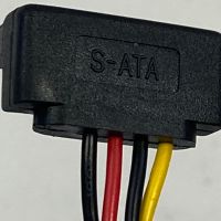 Кабел Cable SATA  ъглов 90° 15 pin женско към 4 pin женско, 20 cm, снимка 2 - Друга електроника - 45127884