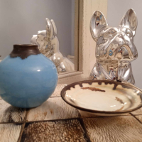 синя керамична вазичка от Англия, с печат, снимка 3 - Декорация за дома - 45026581