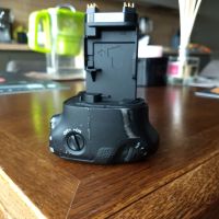 Canon BG-E16 Battery Grip / грип за батерии LP-E6N или AA за фотоапарат EOS 7D Mark II, снимка 4 - Батерии, зарядни - 45944227