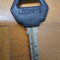 Секретна брава за четиристранно заключване + два патрона в комплект с ключове LOCKSYS, снимка 9 - Входни врати - 45520746