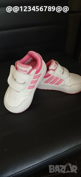 Бебешки маратонки Adidas за момиченце, снимка 1