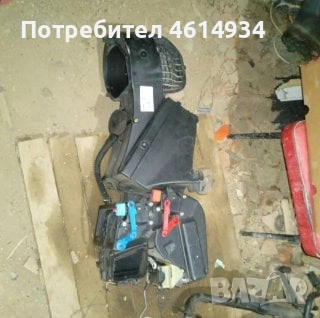 Кутия за парно с моторчета за клапи комплект -за Пасат4 седан 1998г 1.8т 150 к с 8D182000БЕ, снимка 1