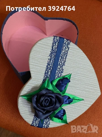 Подаръчна кутия сърце декорация с рози, снимка 2 - Изкуствени цветя - 53297988