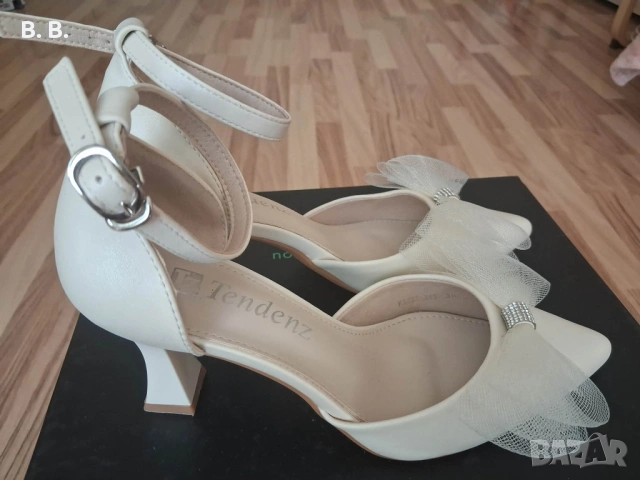 Официални дамски обувки с панделка