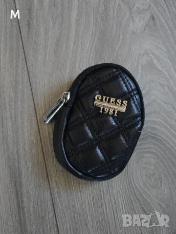 Дамска черна чанта GUESS , снимка 3 - Чанти - 47664096