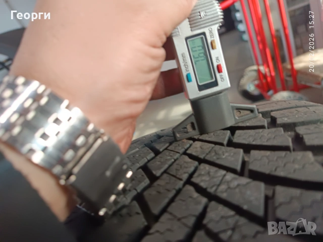 2бр.зимни гуми 235/45/18 Bridgestone, снимка 2 - Гуми и джанти - 53611862