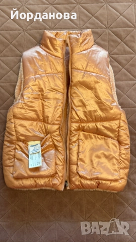 Дрехи момиче Mayoral/МАйорал размер 104 и 110 двулицев елек, суитшърт, дънки, снимка 5 - Детски якета и елеци - 51920252