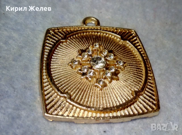 ПРЕКРАСЕН СТАР РЕТРО АРТ ПОЗЛАТЕН МЕДАЛЬОН с ЮВЕЛИРНО ФАСЕТИРАНИ БЛЕСТЯЩИ ЦИРКОНИ 20547