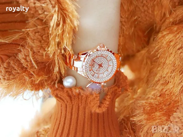 Уникален дамски часовник с циферблат, покрит с камъни, снимка 2 - Дамски - 49732807