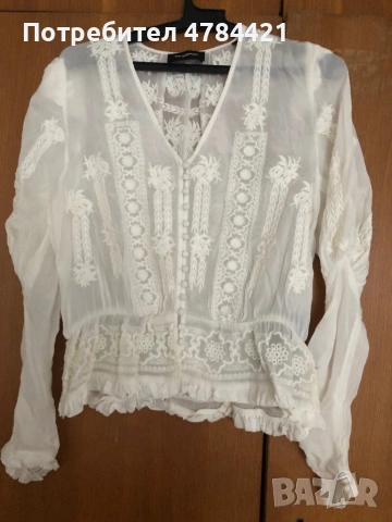 Много ефектна бродирана блуза