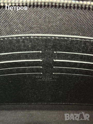 КАТО ЧИСТО НОВ Louis Vuitton Black Taiga Clutch , снимка 8 - Чанти - 52523438