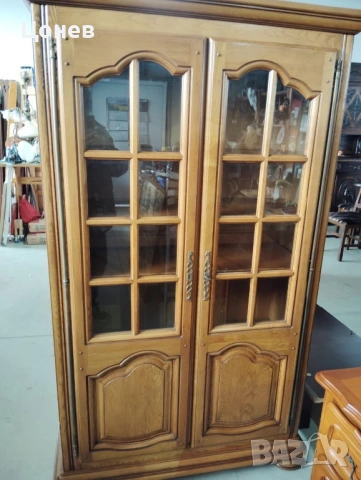 Холов шкаф / витрина