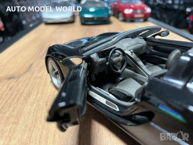 BBUARGO колекционерски модел PORSCHE CARRERA GT 2002 г. 1:18 мащаб, снимка 7 - Колекции - 52879350