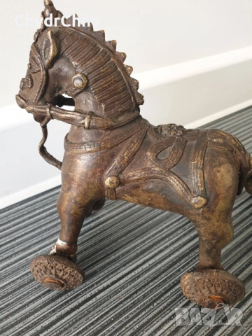 Индия 19ти век/2бр стари индийски бронзови коне на колела/малки кончета-играчки, снимка 4 - Антикварни и старинни предмети - 53507464