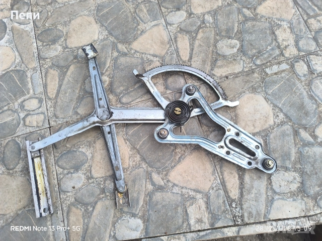 Десен механизъм за ел стъкло Мерцедес 124 седан 