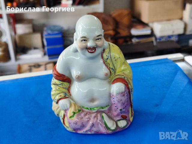 Порцеланова статуетка Буда