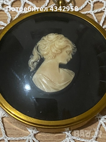 Винтидж миниатюра « Дама в камея».1970-те., снимка 3 - Антикварни и старинни предмети - 52927390