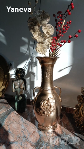 Керамична, масивна ваза в златисто с акцент роза , снимка 3 - Вази - 53683014