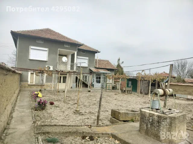 Двуетажна къща с двор в село Бутово, снимка 1 - Къщи - 47911802