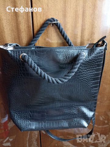 Два броя използвани дамски чанти.Голям размер ,черни, снимка 7 - Чанти - 45399186