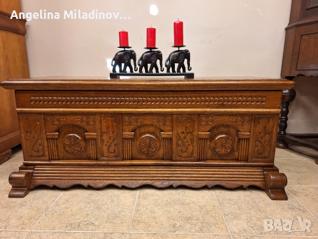 Ракла, скрин, пейка с богата дърворезба 