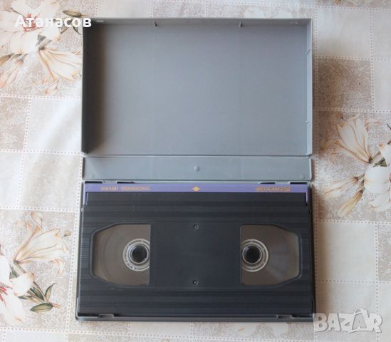 Betacam SP - две касети, снимка 1 - Стойки, 3D очила, аксесоари - 45694073