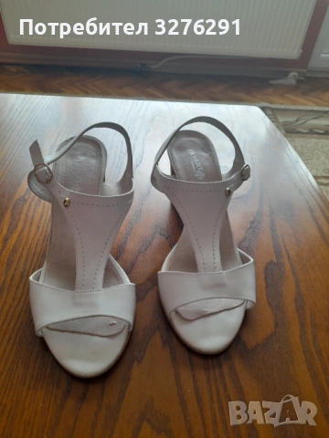 Бели сандали р.40 , снимка 2 - Сандали - 54261374