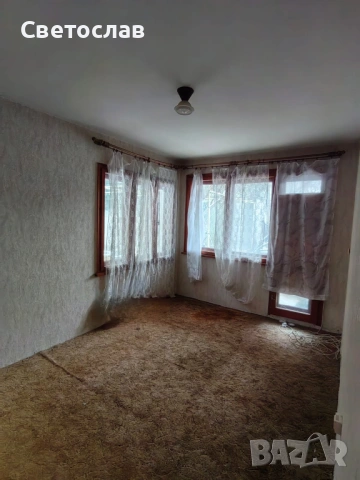 Собственик ПРОДАВА 4 етажна къща с двор и гараж в ПРОВАДИЯ център, снимка 7 - Къщи - 53136472