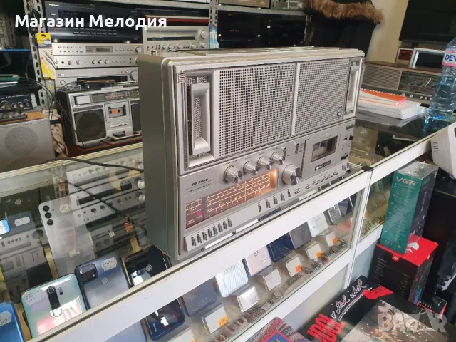 Радио Grundig RR 3000 В отлично състояние. Всичко му работи с изключение на касетата., снимка 4 - Радиокасетофони, транзистори - 49345109
