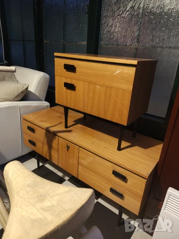 Арт Деко елегантни  мебели светъл боров фурнир и черни акценти