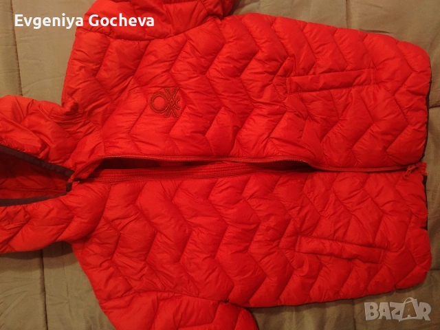 Уникално червено яке 150 см United colour's of Beneton Оригинално, снимка 2 - Детски якета и елеци - 53597504