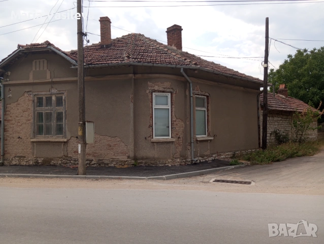 Продавам голяма къща с голям двор
