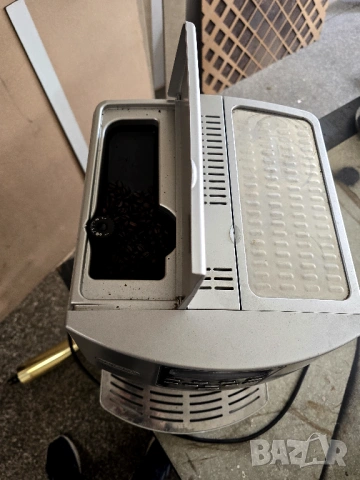Кафеавтомат DeLonghi Magnifica Камефамшина, снимка 3 - Кафемашини - 54295697
