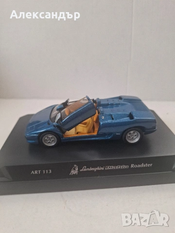 Lamborghini Diablo Roadster в металическо синьо в мащаб 1:43