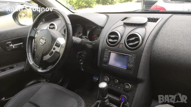 nissan QASHQAI 2.0i, снимка 4 - Автомобили и джипове - 48610407