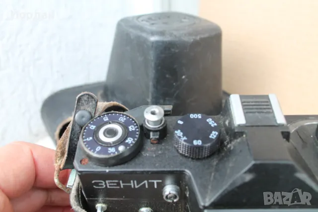 СССР фотоапарат ''Зенит'' с обектив ''Хелиос 44м-6'', снимка 2 - Фотоапарати - 49849123