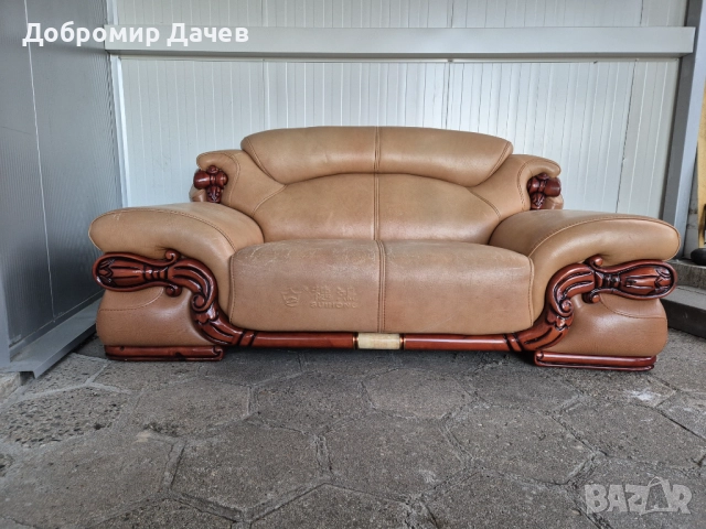 Комплект висококачествени дивани от естествена кожа и 3 маси с мрамор