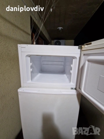 Хладилник CROWN с горна камера , снимка 4 - Хладилници - 53405327