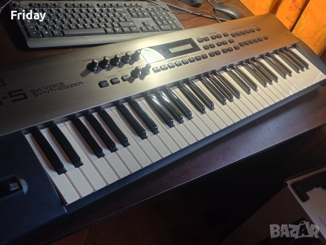 Продавам Roland RS-5 