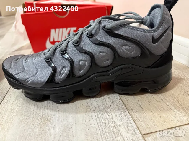 Оригинални обувки Nike Air Vapormax Plus, снимка 4 - Спортни обувки - 48261759