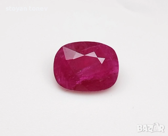 Рядък Ненагряван Африкански Рубин 3.49кт с Vivid пурпурно-Червен Огън! Сертифициран! Нов!