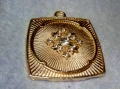 ПРЕКРАСЕН СТАР РЕТРО АРТ ПОЗЛАТЕН МЕДАЛЬОН с ЮВЕЛИРНО ФАСЕТИРАНИ БЛЕСТЯЩИ ЦИРКОНИ 20547, снимка 1
