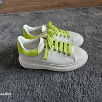 Бели спортни обувки с неон зелено, снимка 7 - Маратонки - 45808345