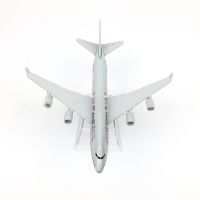 Бойнг 747 самолет модел макет Qatar Airways метален лайнер, снимка 5 - Колекции - 45326751