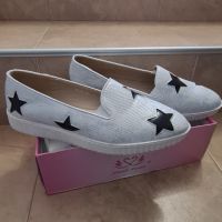 41н.нови бели обувки на звездички, снимка 1 - Дамски ежедневни обувки - 45075542