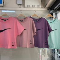 Дамска тениска Nike, снимка 5 - Тениски - 45914773
