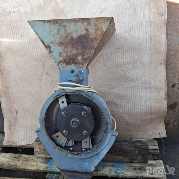 ярмомелка Таврия, снимка 1